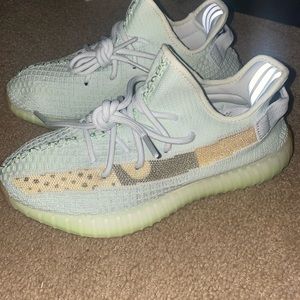 Yeezy 350 V2 Hyperspace